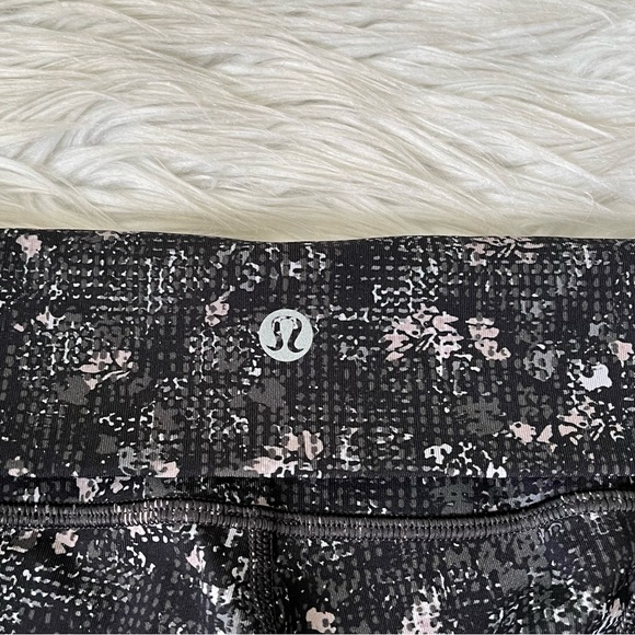 {Lululemon} Wunder Under Crop High-Rise Roll Down Scallop Full-On Luxtreme 23" - Picture 7 of 9